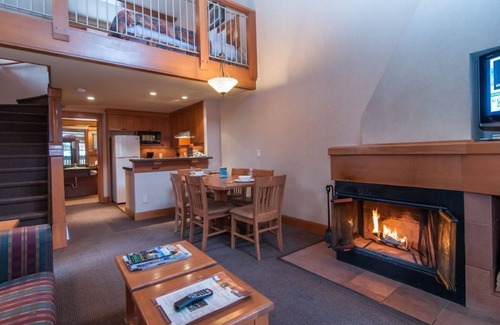 Banff Condominio | Escapada de montaña espaciosa + acogedor | Acceso a hermosas piscinas calientes!