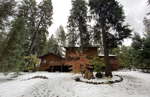 Altaville Casa | Spacious Mountain House - hot tub, movie, game room, wifi, wfh setup