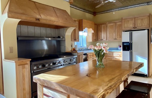 Bartlett Casa | Spacious Mountain Retreat, central location, great for Groups, Sleeps 14