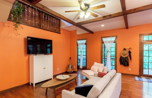 Almond Condominio | Spacious Mountain Retreat w/ Stunning Views near Bryson City and Fontana Lake