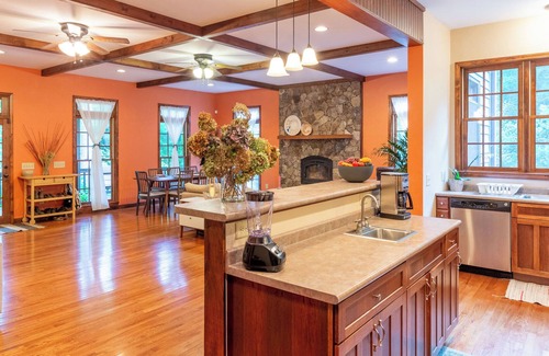 Almond Condominio | Spacious Mountain Retreat w/ Stunning Views near Bryson City and Fontana Lake
