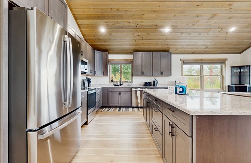 Sunday River Area Casa | Spacious mountain retreat with fire pit, hot tub, sauna, and foosball