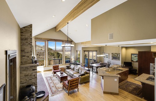 Eagle-Vail Casa | Spacious Mountain Retreat w/ Amazing Views! By Gorecreek Rentals