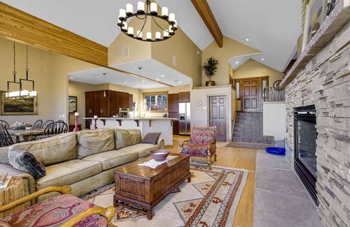 Eagle-Vail Casa | Spacious Mountain Retreat w/ Amazing Views! By Gorecreek Rentals