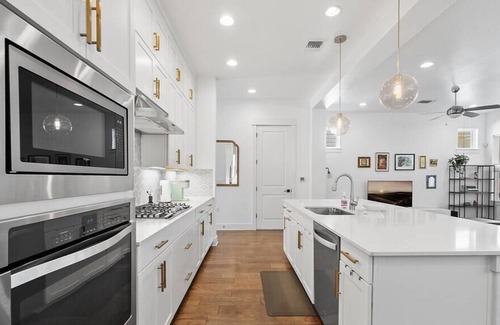 Mueller Casa | Spacious Mueller family home
