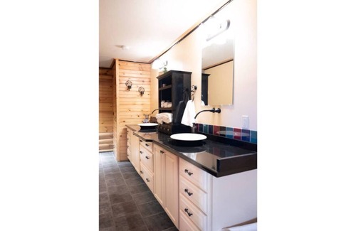 Viola Cabina | Spacious Multi-family Log Home with Sauna