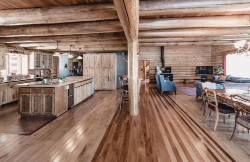 Viola Cabina | Spacious Multi-family Log Home with Sauna