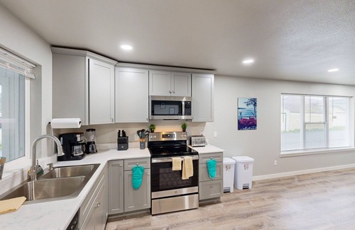 Florence Condominio | Spacious multi-unit coastal getaway, close to the river and downtown, with WiFi