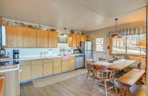 Munds Park Casa | Spacious Munds Park Cabin with Golf Course Views