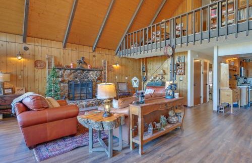 Munds Park Casa | Spacious Munds Park Cabin with Golf Course Views