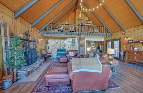 Munds Park Casa | Spacious Munds Park Cabin with Golf Course Views
