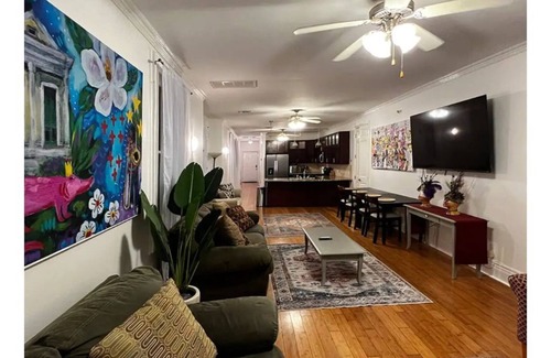 Broadmoor Condominio | Spacious Napoleon Ave Condo (Gold)