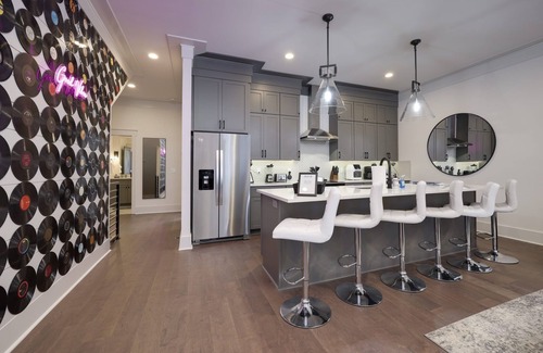 Eastwood Casa | Spacious Nashville Home With Movie Theater & Games! 8 mins to Broadway!