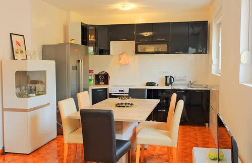Tivat Apartamento | Spacious Nature View Flat Near Porto Montenegro