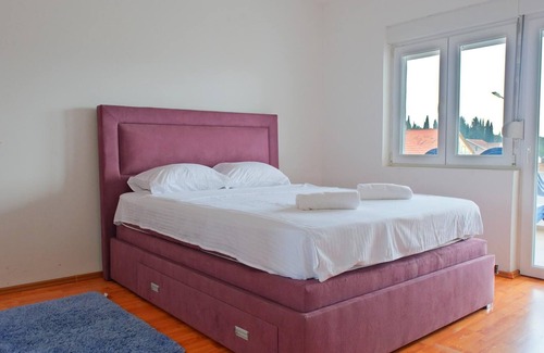 Tivat Apartamento | Spacious Nature View Flat Near Porto Montenegro