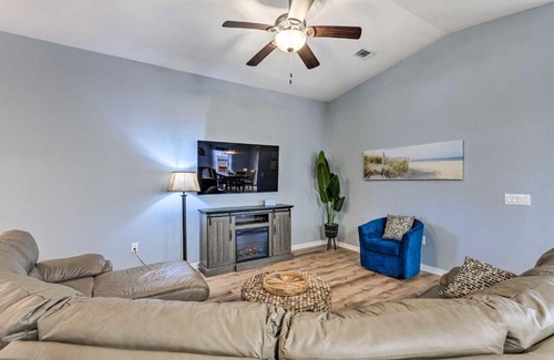 Navarre Casa | Spacious Navarre Retreat with Fenced-In Yard!