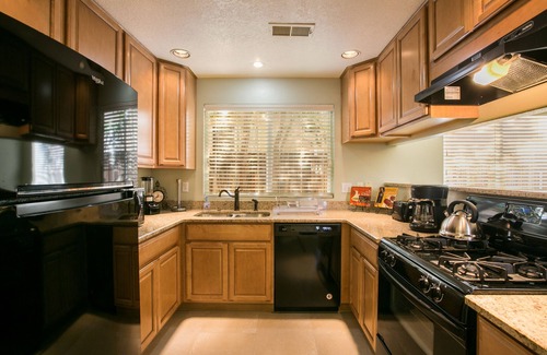 Nor Este Casa | Acogedor 4 BR con bañera de hidromasaje: cerca del casino, golf, I-25, restaurantes y entretenimiento