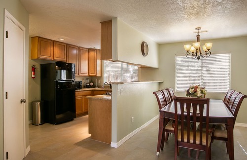 Nor Este Casa | Acogedor 4 BR con bañera de hidromasaje: cerca del casino, golf, I-25, restaurantes y entretenimiento