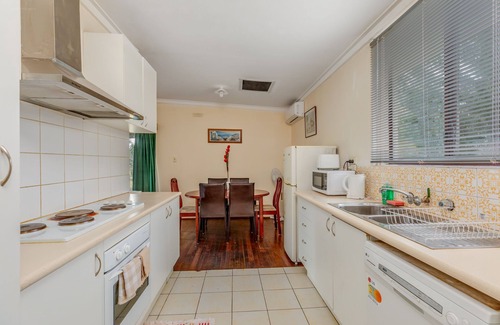 Gosnells Casa | Casa de vacaciones espaciosa, ordenada y conveniente