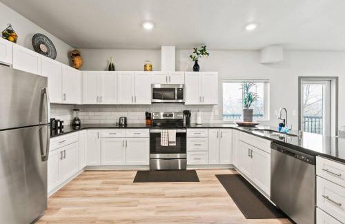 South Perry District Apartamento | Spacious NEW 2 bed 2 bath apt by Downtown Spokane