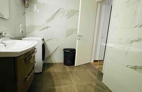 Kodrra Apartamento | Spacious New Apartment at a Seaside Residence Sarande