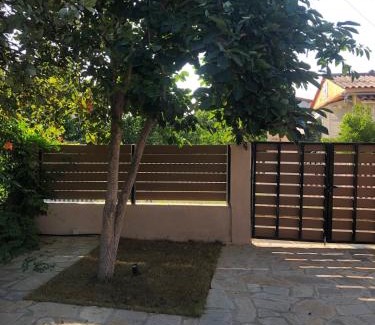 Nea Skioni Apartamento | Spacious New apartment near the sea!