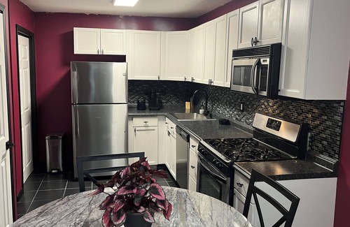 East Brunswick Condominio | Spacious Newly Remodeled 2 Bedroom Condo in the Very Heart of Central Jersey