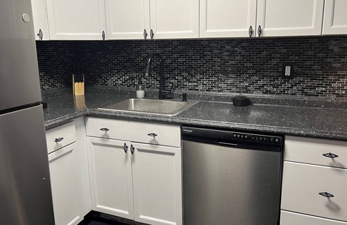 East Brunswick Condominio | Spacious Newly Remodeled 2 Bedroom Condo in the Very Heart of Central Jersey