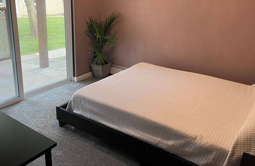 East Brunswick Condominio | Spacious Newly Remodeled 2 Bedroom Condo in the Very Heart of Central Jersey