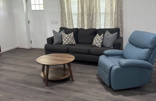 Higgston Cabaña | Spacious newly remodeled 2-bed 2 bath - 8 miles from Brewton Parker University