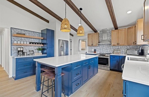 Beaver Dam Casa | Spacious Newly Renovated 5-bedroom Lake Front house in charming Beaver Dam WI