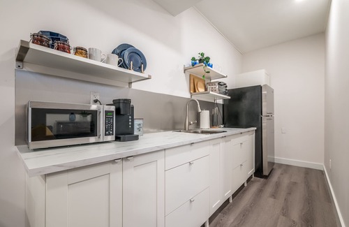 Bedford Apartamento | Spacious Newly Renovated 1 Bedroom Suite