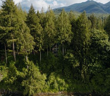 Concrete Chalet De Esquí | Spacious North Cascades Riverside A-Frame with Mt Baker Views - Dog-Friendly
