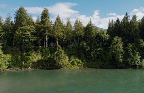 Concrete Chalet De Esquí | Spacious North Cascades Riverside A-Frame with Mt Baker Views - Dog-Friendly