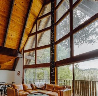 Concrete Chalet De Esquí | Spacious North Cascades Riverside A-Frame with Mt Baker Views - Dog-Friendly