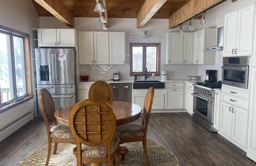 Glover Casa | Spacious Northeast Kingdom Retreat on Beautiful Shadow Lake!