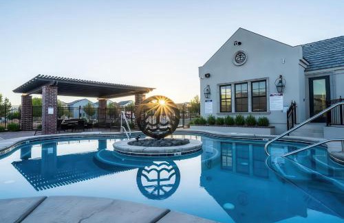 Hurricane Casa | Spacious Oasis, Rooftop Views , Hot Tub, Sleeps 34