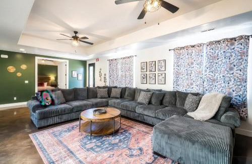 Hurricane Casa | Spacious Oasis, Rooftop Views , Hot Tub, Sleeps 34