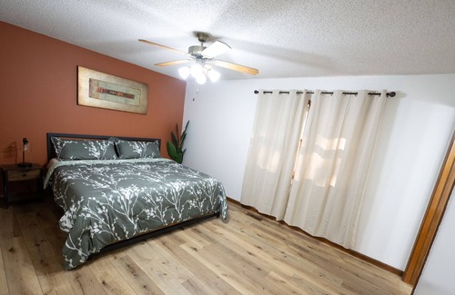Emporia Casa | Spacious Oasis with Cozy Lounge Near ESU