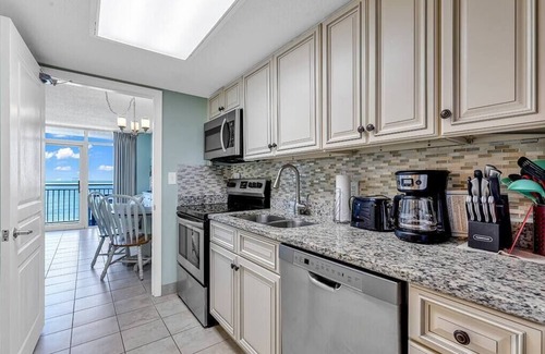 Atlantic Beach Condominio | Spacious Oceanfront Condo - Bay Watch 1138