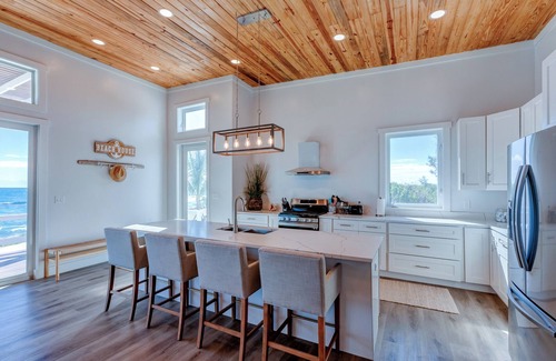 Great Guana Cay Casa | Spacious Ocean Front Home! Amazing Views!