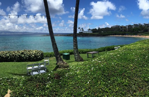 Napili Condominio | Amplia unidad con vista al mar con gran lanai en Kapalua Bay Villas