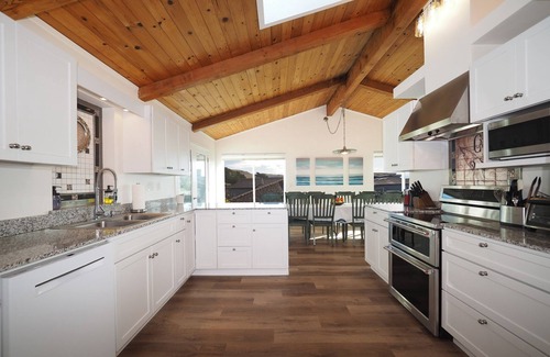 Bodega Bay Casa | Spacious * Ocean View * Walking Trail to Beach * Hot Tub