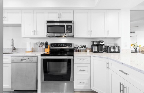 Port Canaveral Condominio | Luxury Beach Stay | Open-Concept Condo w/ Ocean Views & Pool