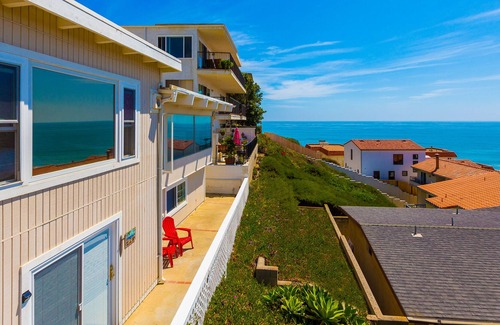San Clemente Cabaña | Spacious oceanfront cottage with fireplaces, beach views, washer/dryer, & WiFi