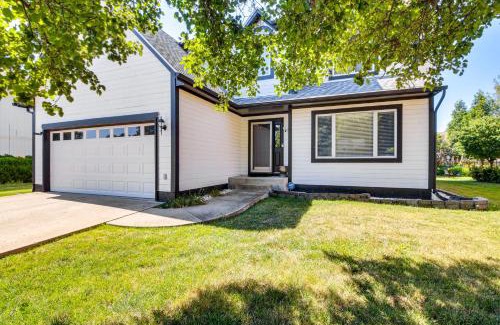 Olathe Casa | Spacious Olathe Home with Fireplace Near Parks!