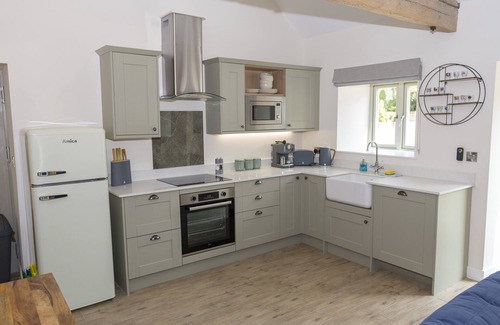 Haresfield Casa | Spacious one bed Cottage on Peaceful Cotswold Farm