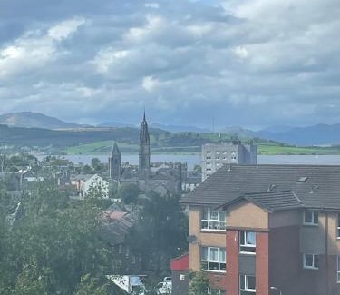 Greenock Apartamento | Spacious one bedroom flat, entire property.