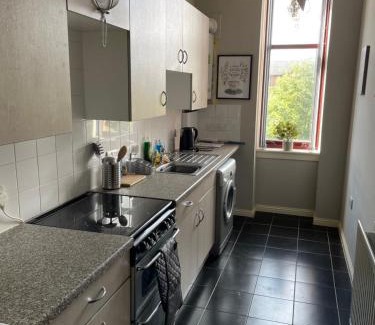 Greenock Apartamento | Spacious one bedroom flat, entire property.