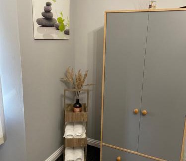 Greenock Apartamento | Spacious one bedroom flat, entire property.
